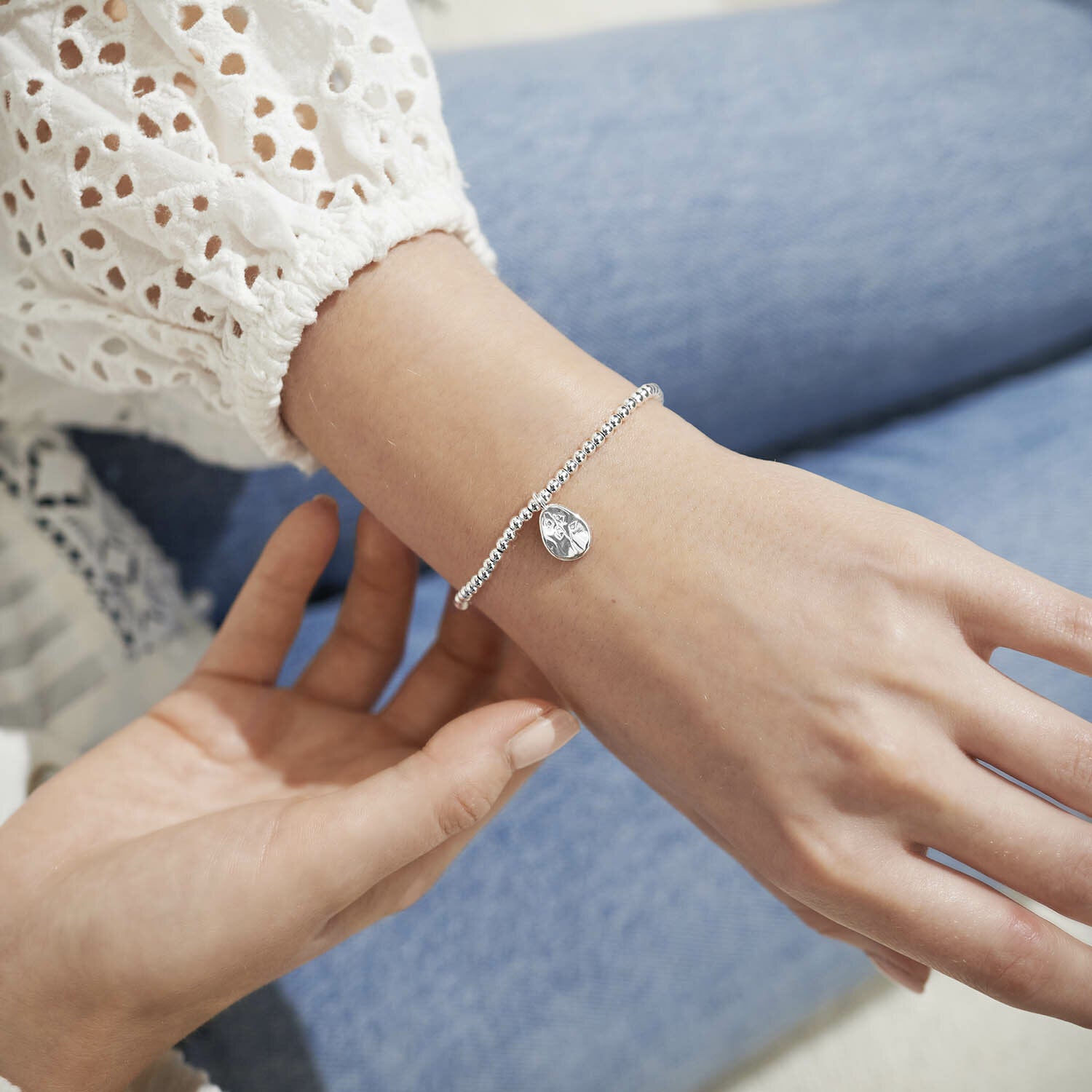 Joma Jewellery: Elegant Bracelets & Sentimental Cards Unveiled